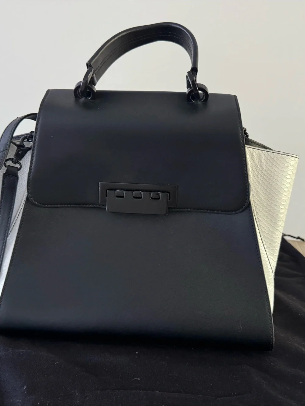 N/A sleek black